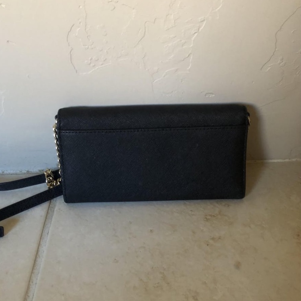 Michael Kors Crossbody Wallet on Chain - Picture 2 of 5